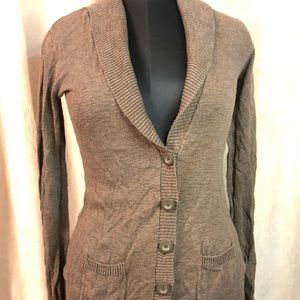 Cardigan / woollen shrug
